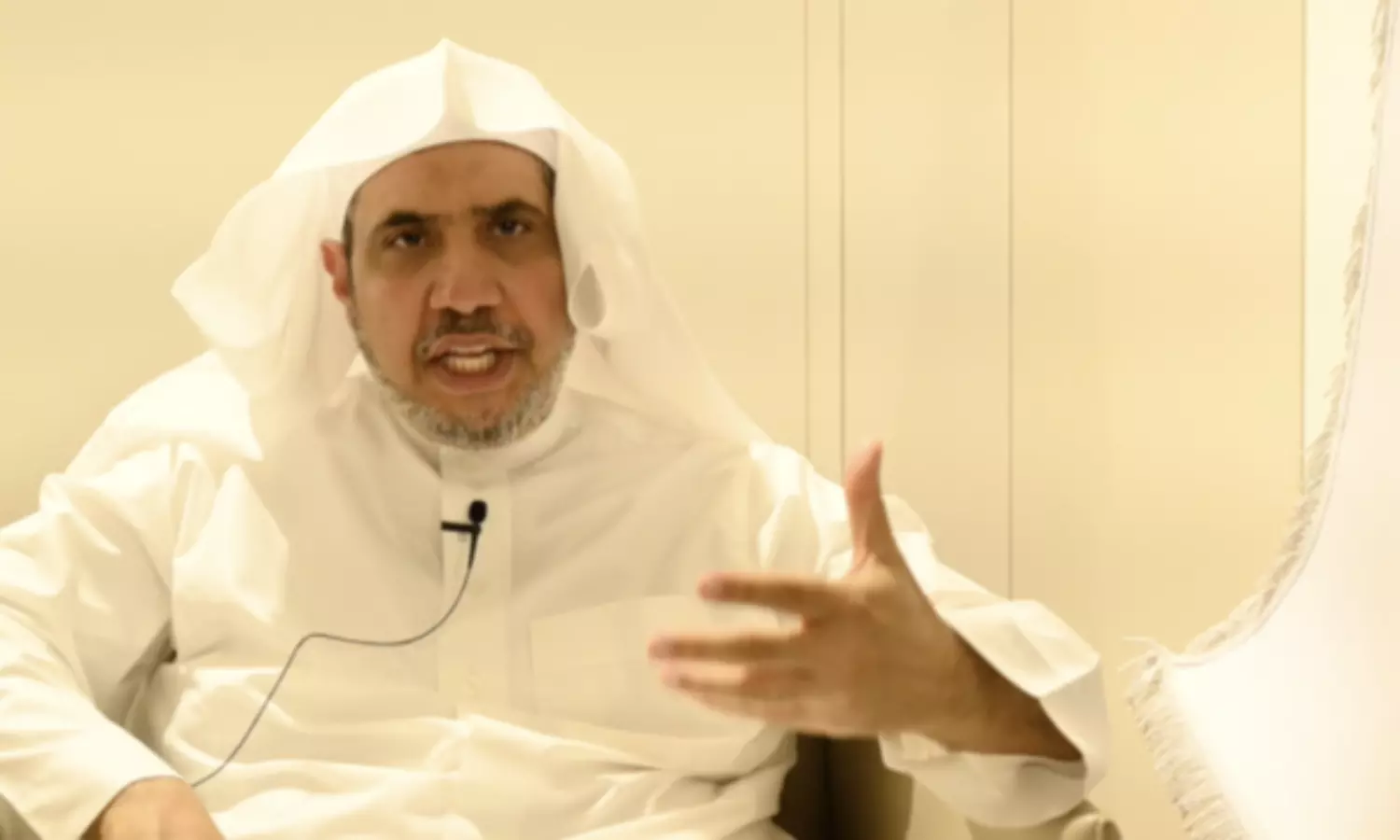 MWL chief Al-Issa condemns attack on Salman Rushdie, calls it unacceptable