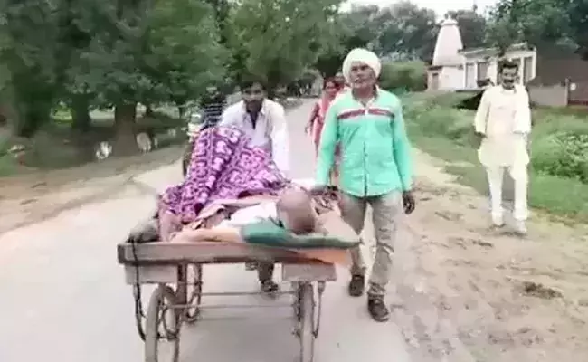 FIR against three journalists for reporting on Madhya Pradesh man carrying sick father on cart