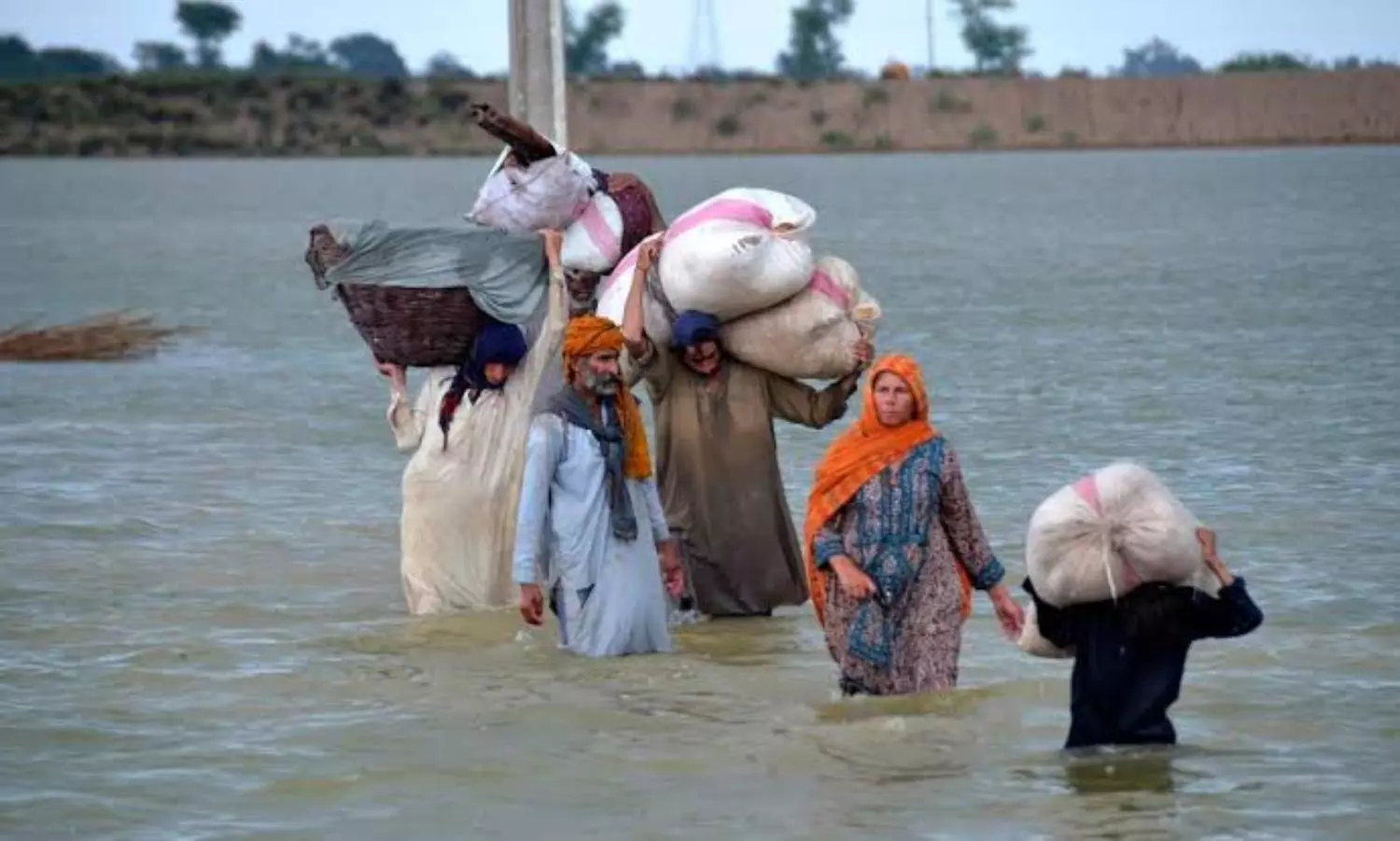 Pakistan declares national emergency after floods kill more than 900 people