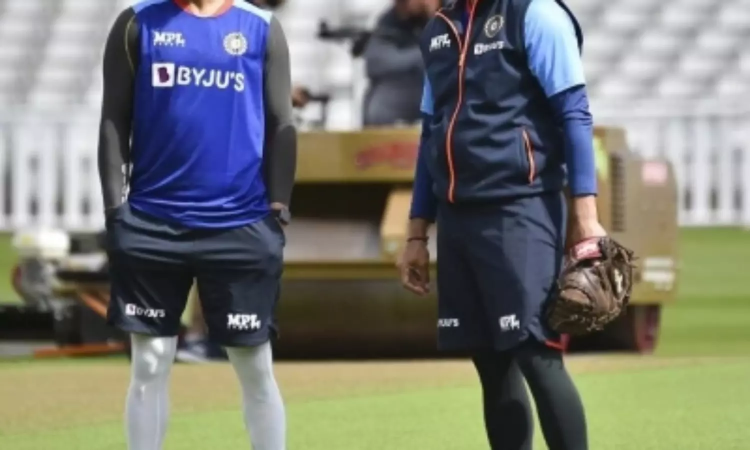 India-Pak match: Coach Rahul Dravid joins squad to boost the morale of India