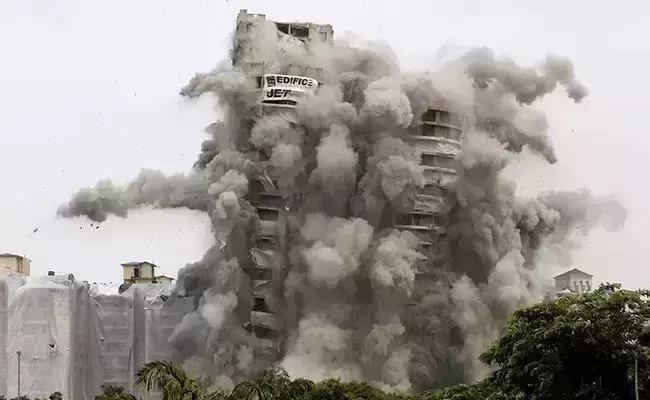 Twin towers: built per prevailing laws, claims builder