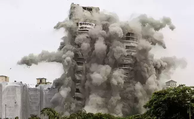 Twin towers: built per prevailing laws, claims builder