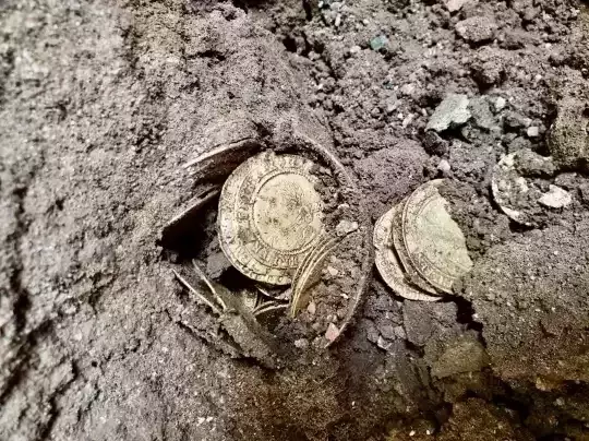 Jackpot under kitchen floor, UK couple find gold worth Rs 2.3 cr