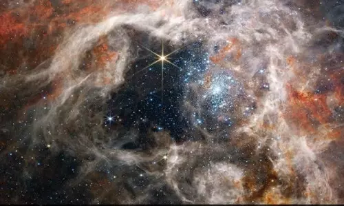 NASA telescope finds a giant space tarantula nebula