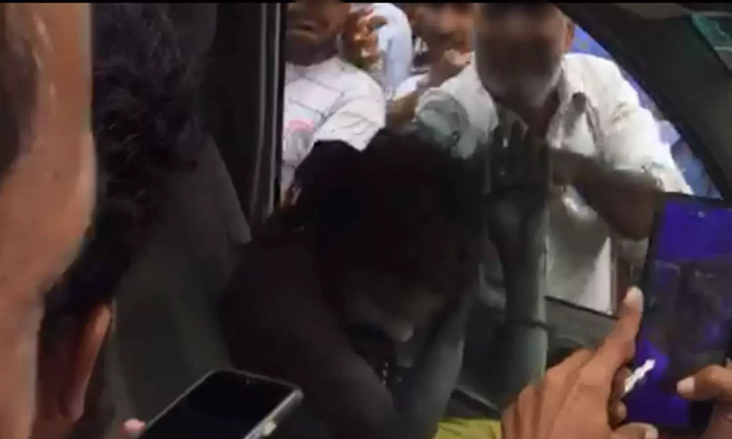 Sadhus, who were mistaken for child lifters, beaten by locals in Maharashtra, 6 in custody