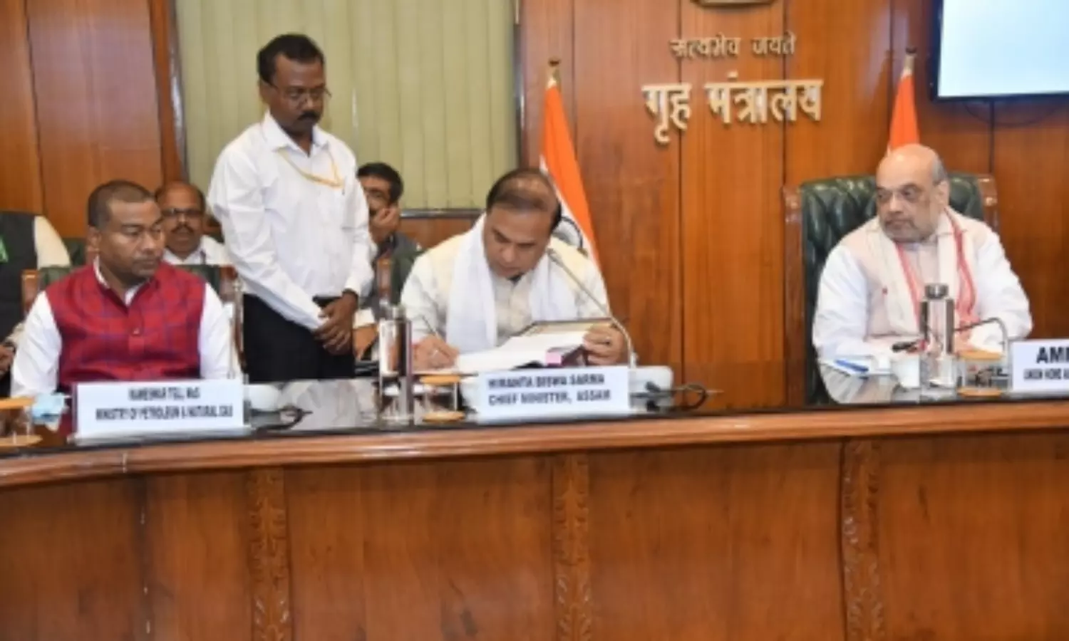 Tripartite peace agreement signed with five Assamese militant group
