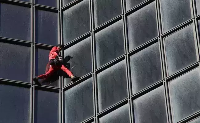 French Spiderman climbs 48-storey building at age 60