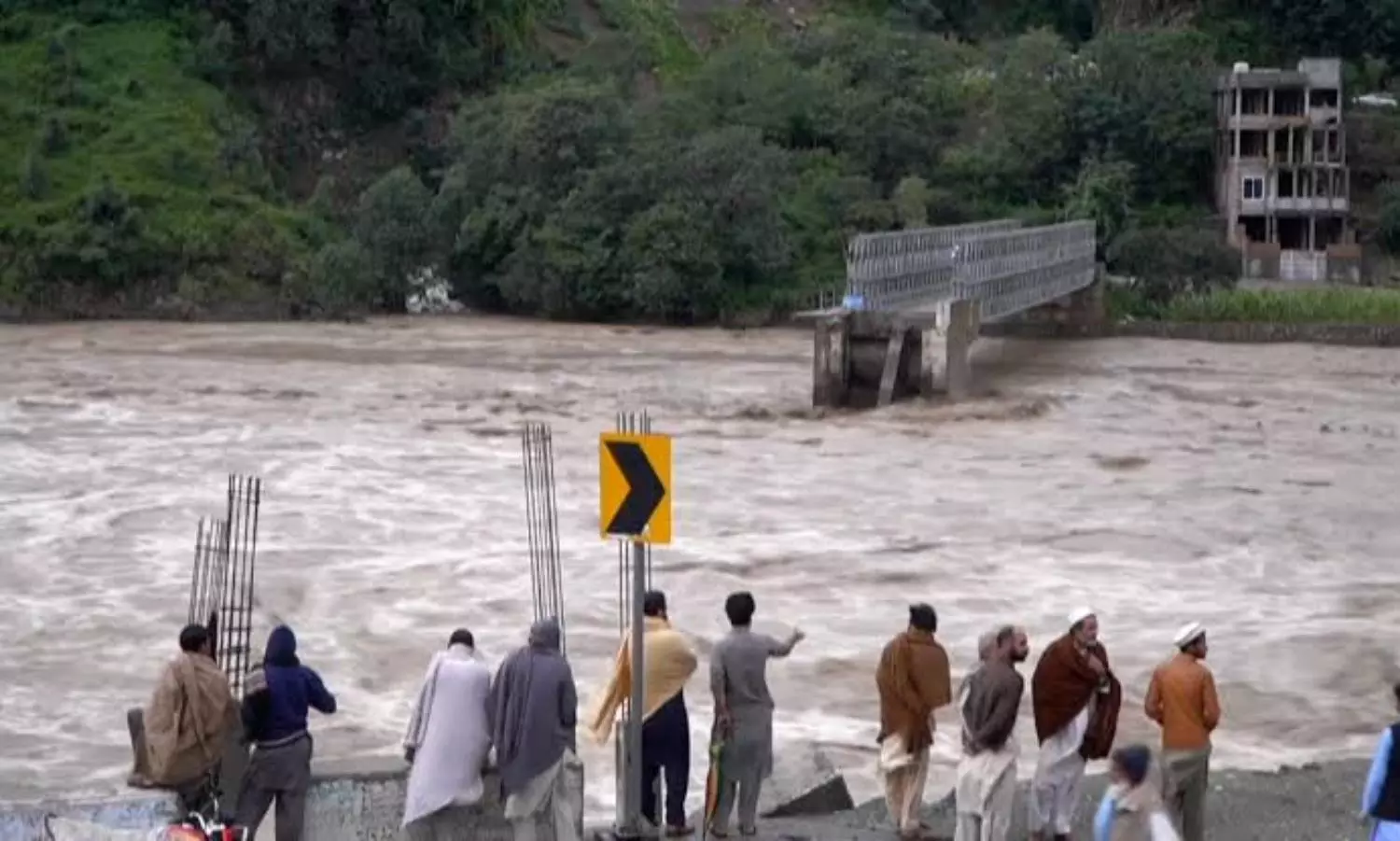 Pakistan facing risk of fresh floods, more deaths as toll crosses 1,500