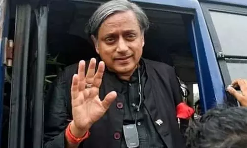 Shashi Tharoors one-man fight in Congs leadership contest