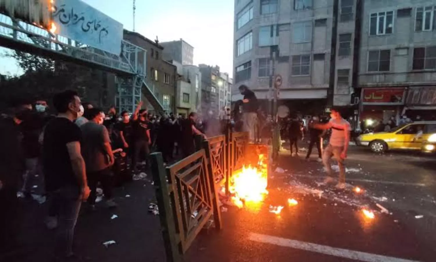 Death toll from Iran unrest climbs to 50 as protests spread over Mahsa Aminis death
