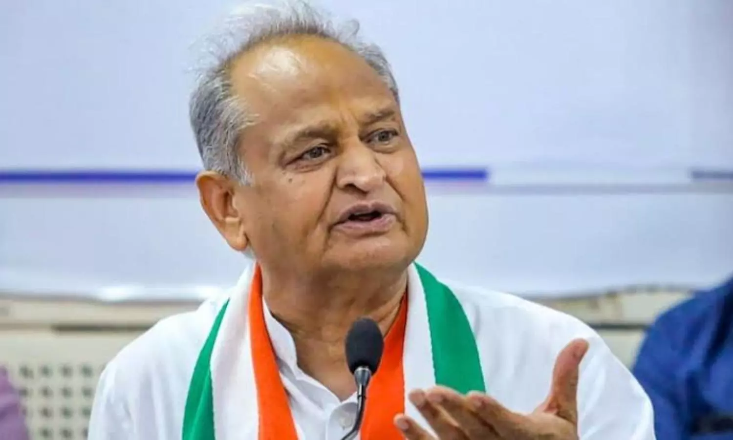 Wont contest in Congress pres poll: Gehlot after meeting Sonia