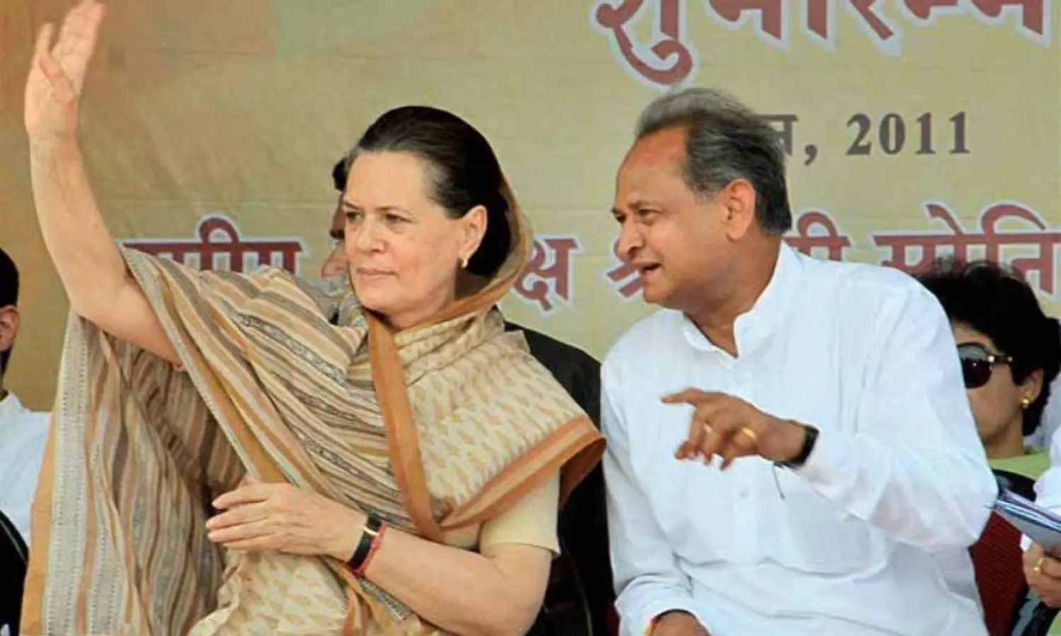 Ashok Gehlot may meet Sonia Gandhi to end the crisis