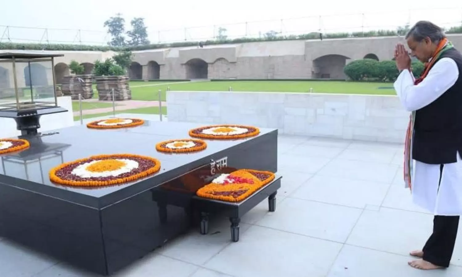 Kharge vs Tharoor in Congress presidential poll as Digvijaya Singh opts out