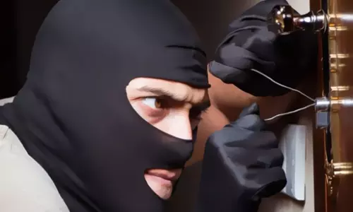 Man used burqa, changed looks after robbing 12 crore but caught in Pune