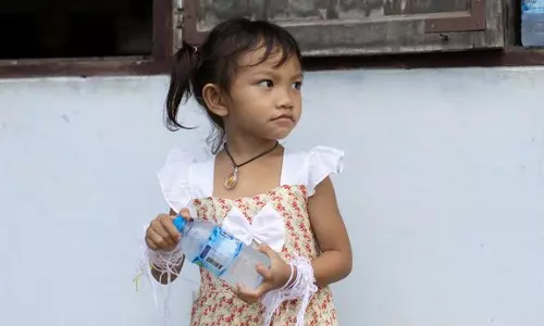 Toddler survives Thailand nursery massacre, Stays asleep under blanket