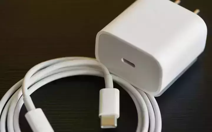 Apple fined $20 Million in Brazil for not including chargers with iPhones