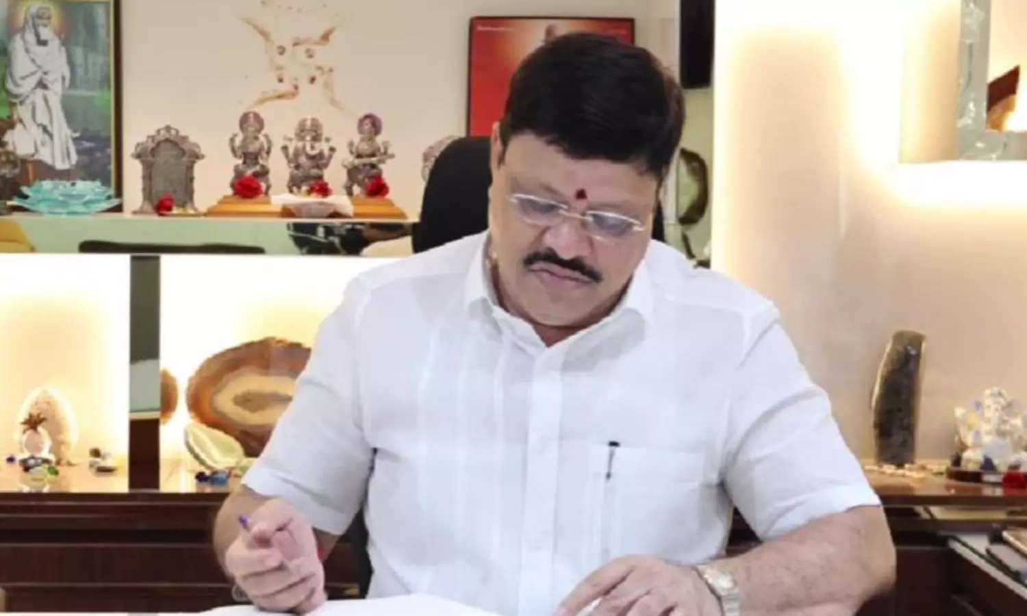 Chennai jewellery businessman gifts vehicles to employees for Deepavali