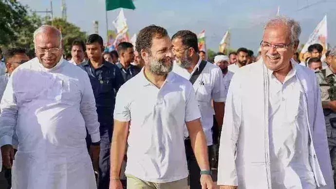 Bharat Jodo Yatra: Rahul dances with tribals in Telangana