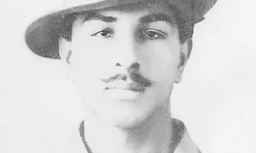 Do not equate criminals with martyrs... Bhagat Singhs relative warns Kejriwal