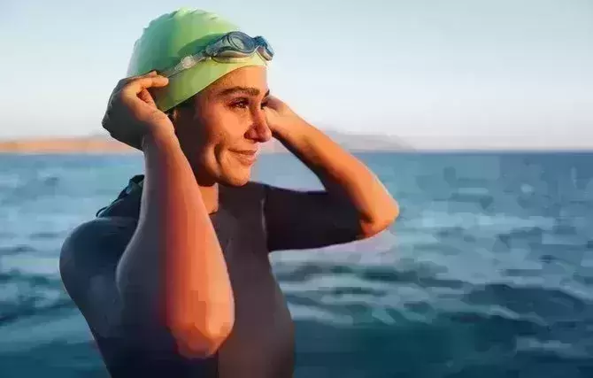 Saudi Arabia: Mariam Bin Laden becomes first Arab woman to swim across Red Sea to Egypt