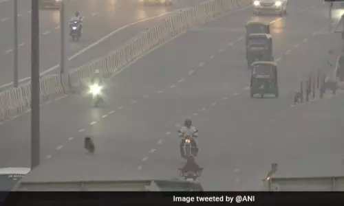 Day before Diwali, Delhis dreaded smog returns; Air Quality poor