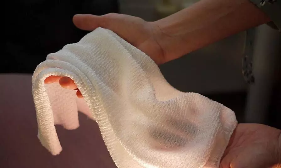 Scientists weave fabric that absorbs, releases heat to adapt