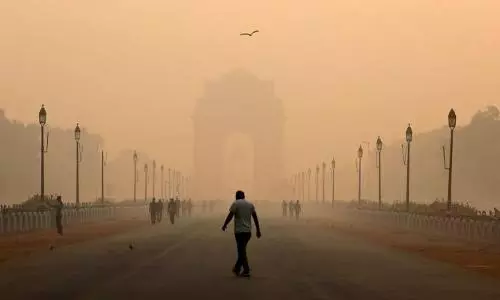 Delhi`s air quality turns `very poor` as people burst firecrackers flouting ban
