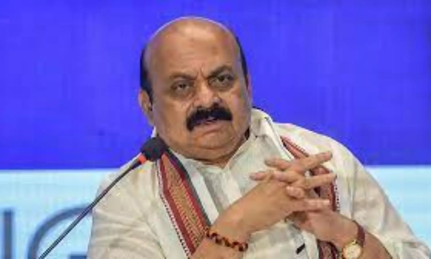 Cash bribe in Deewali gift hampers from Ktka CMs office to journalists, CM says he is unaware