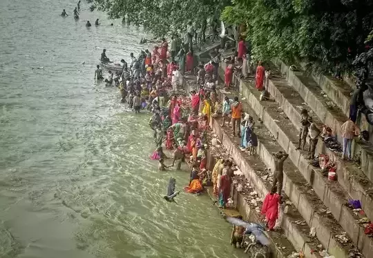 Chhath puja welcomes thousands at Delhi Ghats after two years of pandemic