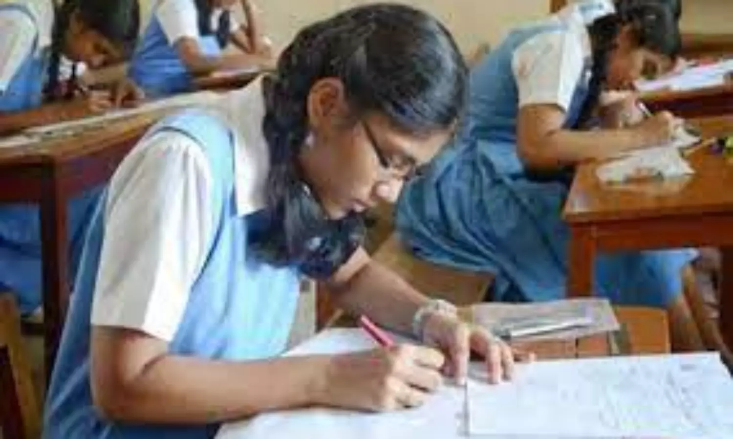 Heat rises in Karnataka over only Hindi or English for the central exams