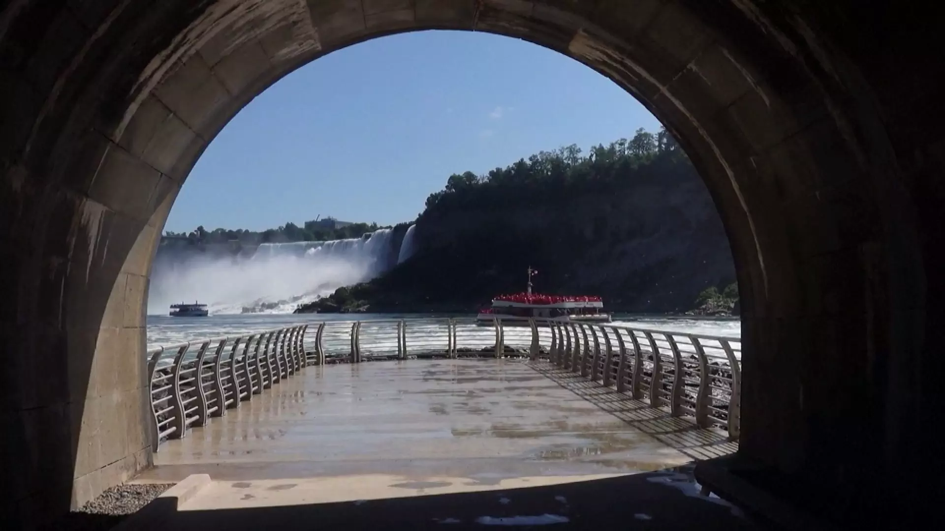 Century-old tunnel under Niagara Falls opened to the public Century-old tunnel under Niagara Falls opened to the public
