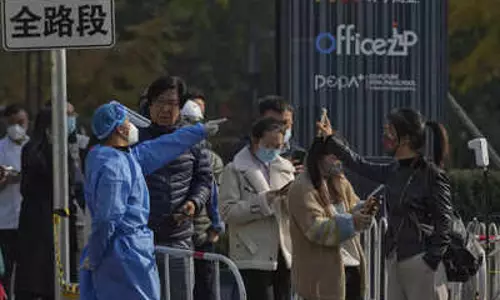 Clash between residents and authorities over Covid rules in China