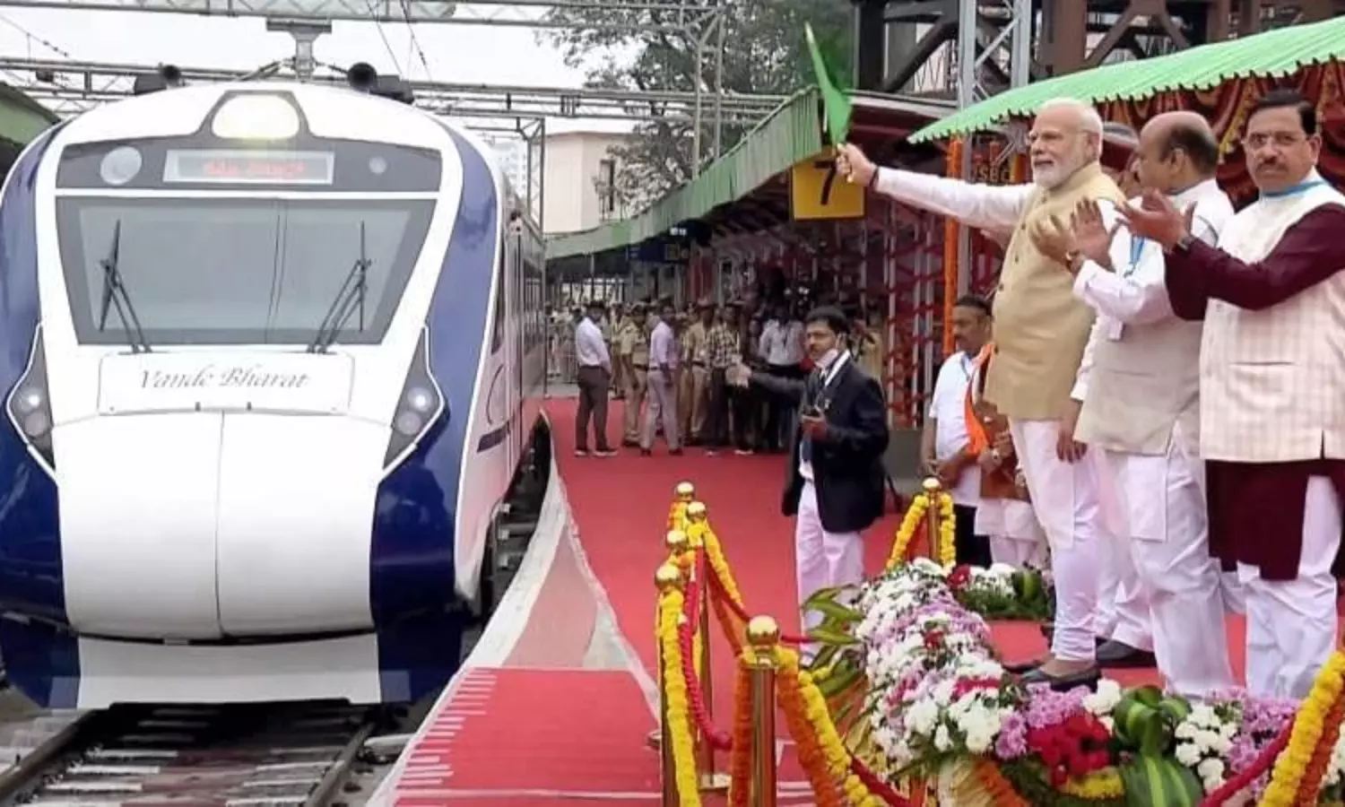 South Indias first Vande Bharat Express in Bengaluru flagged off by PM