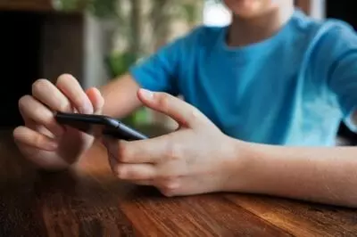 Limit screen time for kids to 2 hours a day, says study