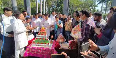 Congress leader Kamal Nath cut a temple-shaped cake and tasted the bitter side