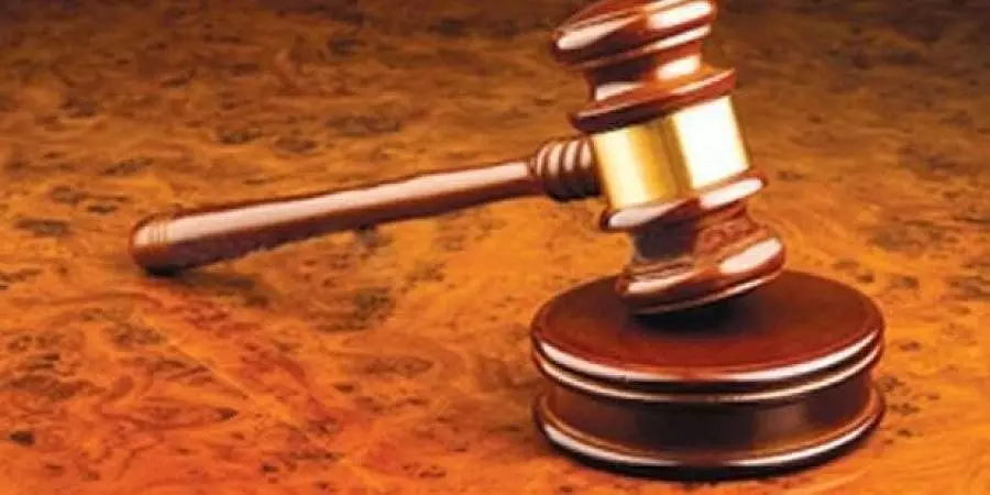 Attempt-to-murder accused hurls stone at court judge in Gujarat