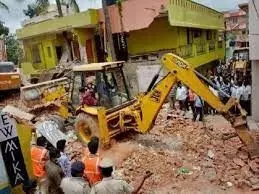 Thackerays Shiv Sena office in Thane demolished