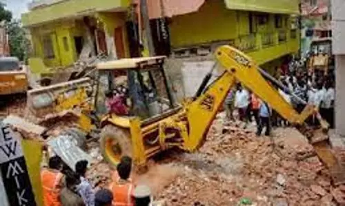 Thackerays Shiv Sena office in Thane demolished