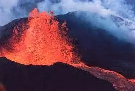 Worlds largest active volcano erupts in Hawaii, Experts on high alert
