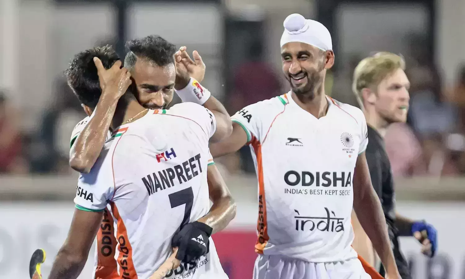 India beats Australia in third hockey test, First win in over a decade