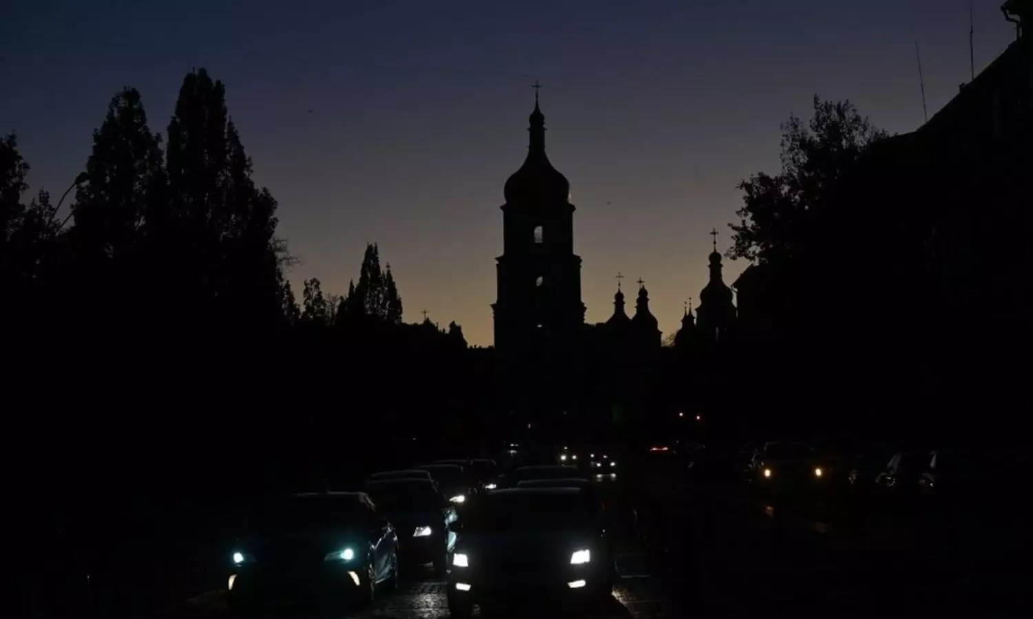 Ukrainians lose power in over 500 localities