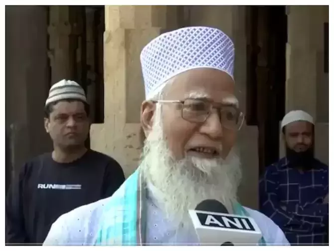 Gujarat cleric criticises Muslim women in election with sexist remark, No men left?