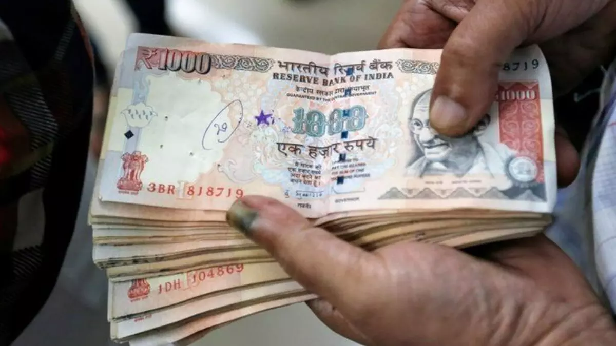 SC completes hearing pleas challenging currency ban, directs RBI to submit documents