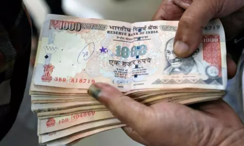 SC completes hearing pleas challenging currency ban, directs RBI to submit documents