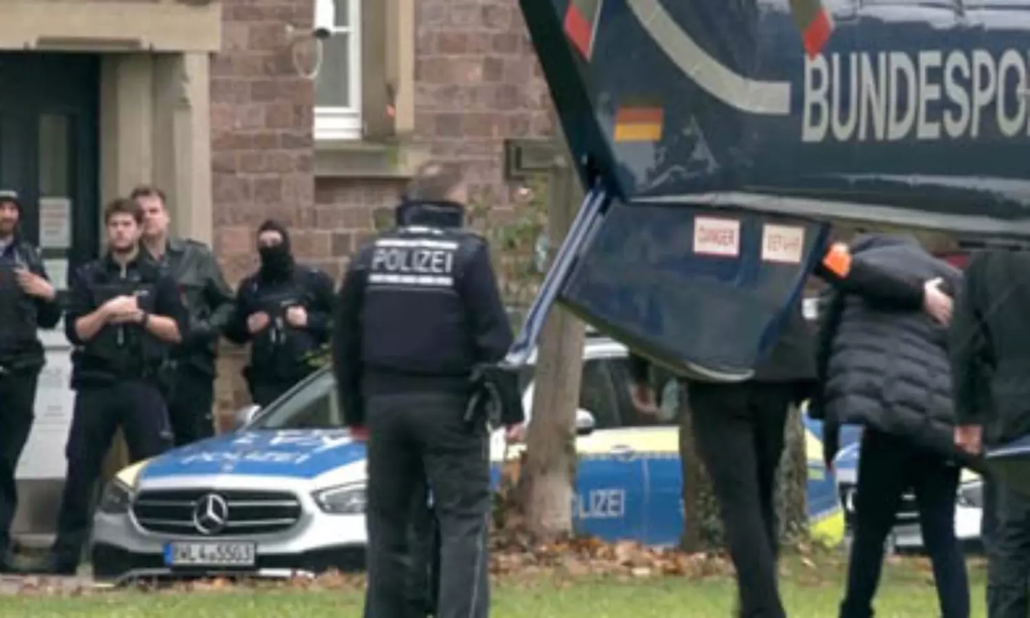 A far-right group planning to install monarchy in Germany arrested, 25 people held