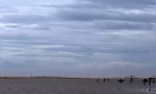 Red alert issued in TN districts as cyclone Mandous closes in