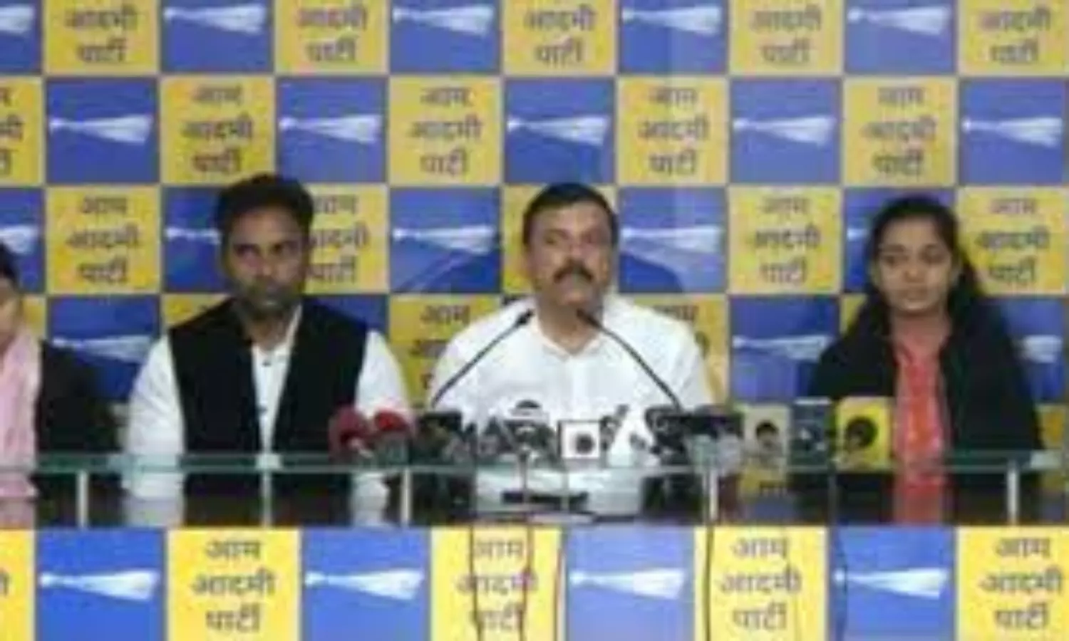 AAP accuses BJP of trying to buy Delhi councillors offering Rs 100 cr