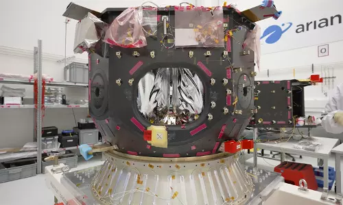 SpaceX launches Japanese spacecraft and UAE rover to the moon