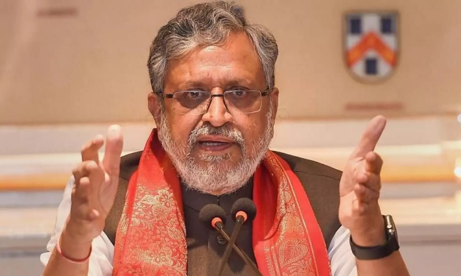 Sushil Modi proposes gradual phasing out of 2000 rupee currency notes