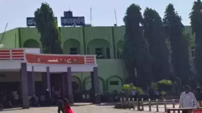 Hindu groups protest against green paint on Kalaburagi railway station in Karnataka